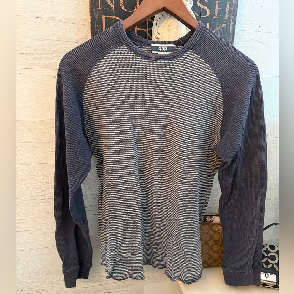 GAP Vintage Men's Navy and White Striped Thermal Top